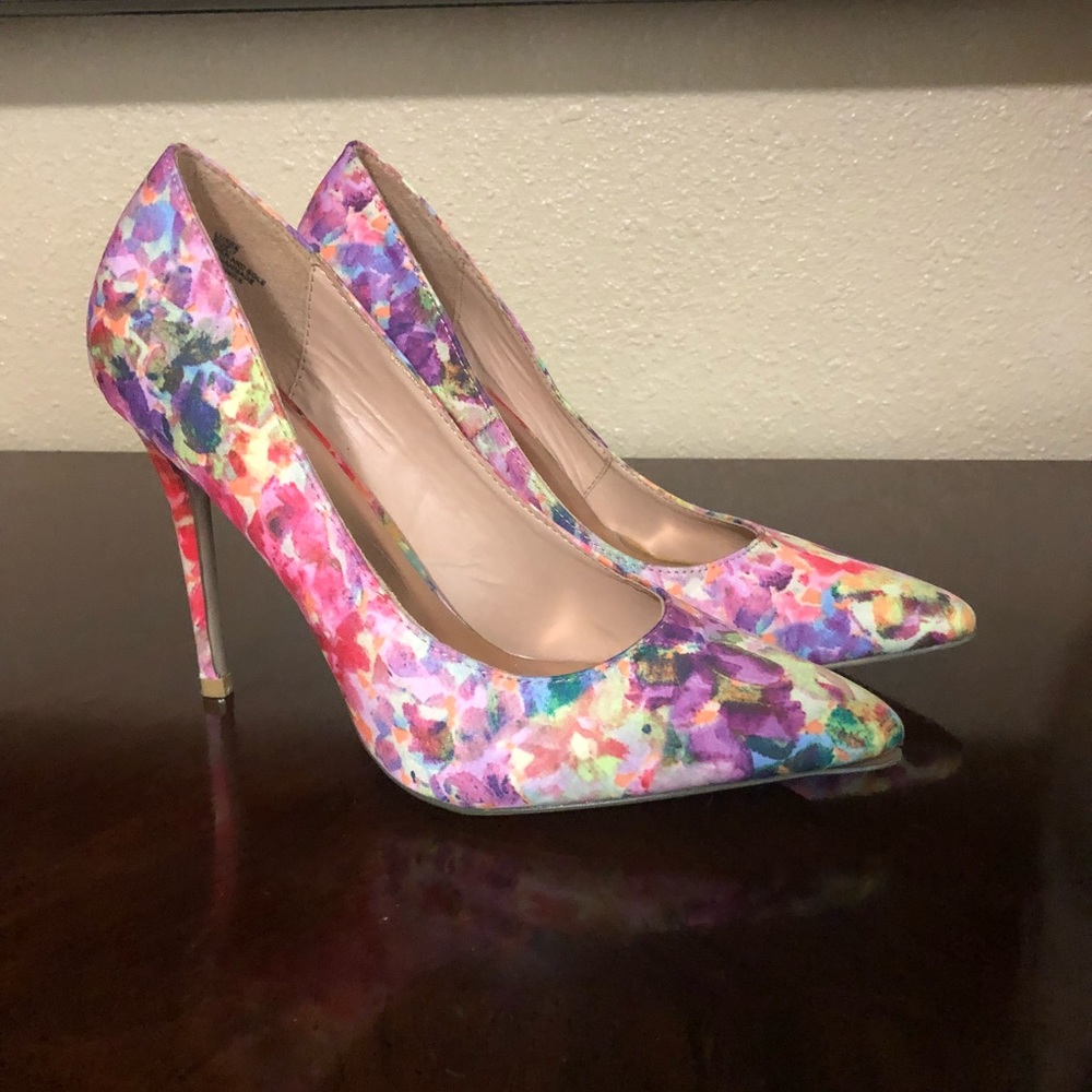 Shoes - Picture 3 of 5